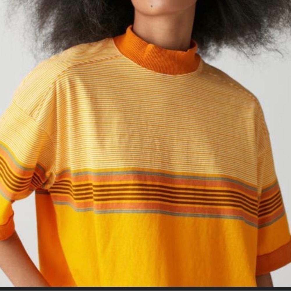 2/40$ BDG Hawk Mock Neck Tee crop 
Urban Outfitters oversize xs